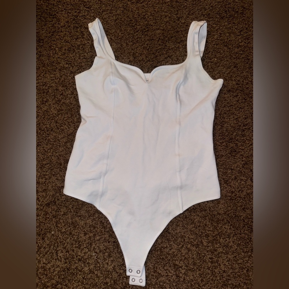 ABERCROMBIE & FITCH WHITE BODY SUIT SIZE M